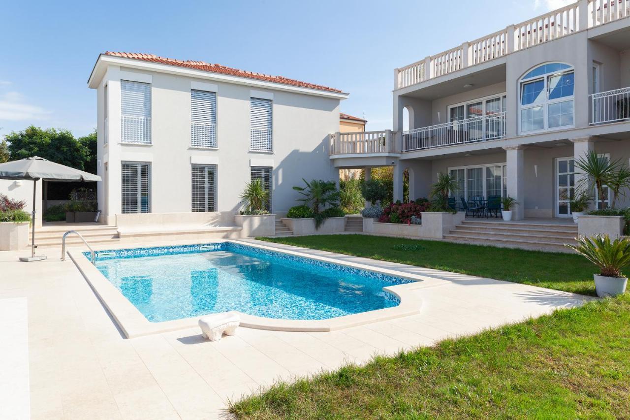 Deluxe Apartments Vila Carissa Малинска Екстериор снимка