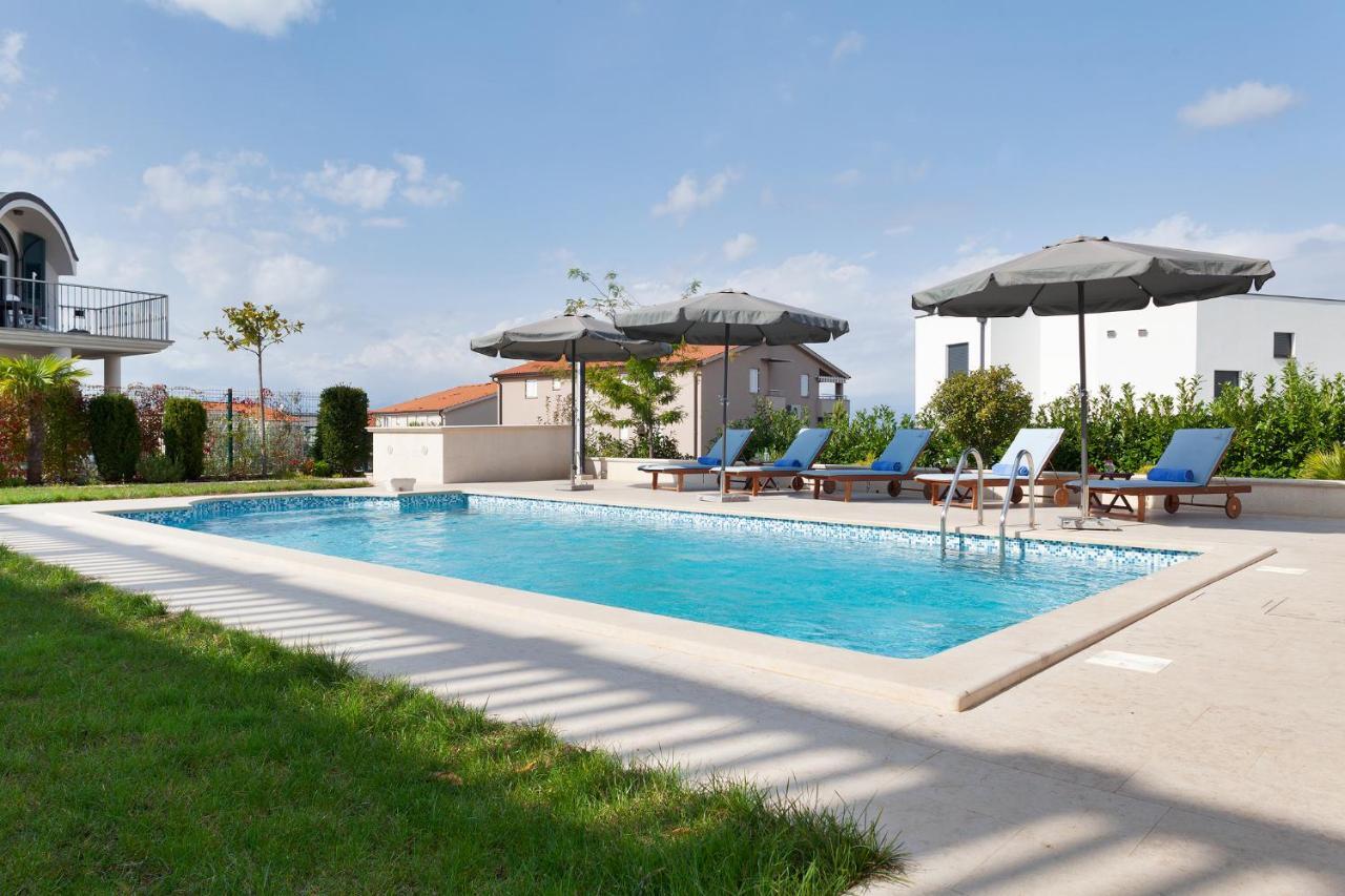 Deluxe Apartments Vila Carissa Малинска Екстериор снимка