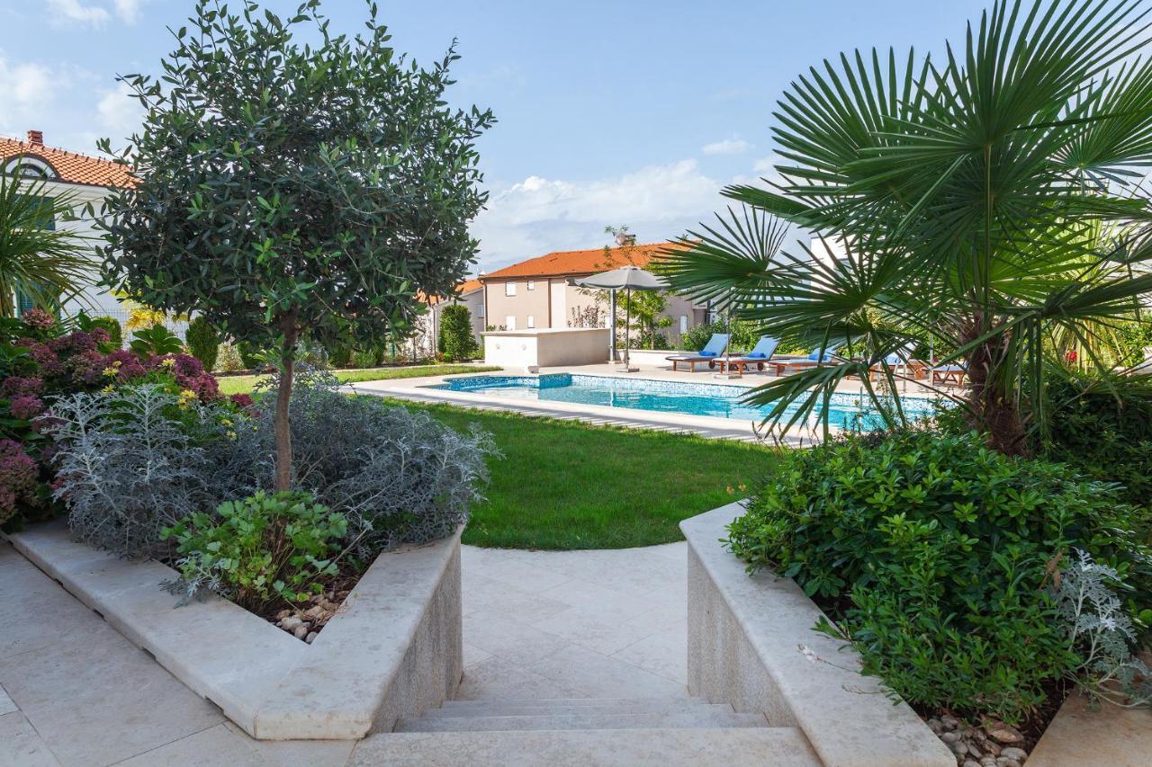 Deluxe Apartments Vila Carissa Малинска Екстериор снимка